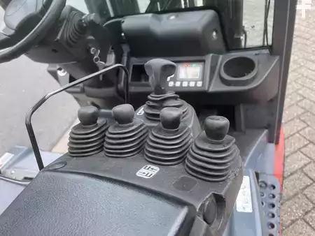 Eléctrica de 4 ruedas 2017  Toyota 8FBM16T (3)