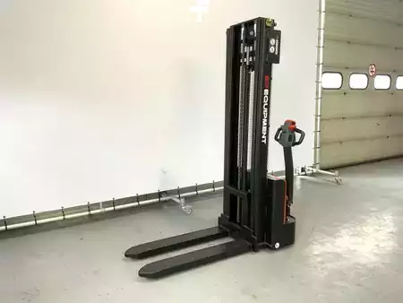 Stoccatori 2025  EP Equipment EST 122 met een hefhoogte van 3,0 meter (1)
