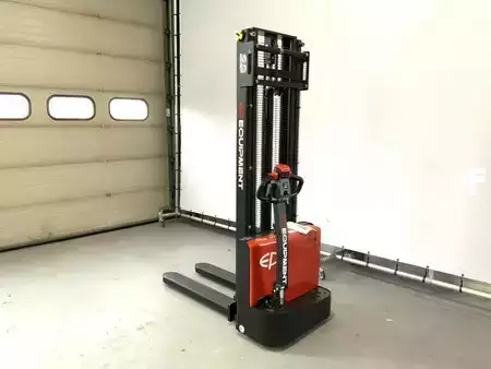 Stoccatori 2025  EP Equipment EST 122 met een hefhoogte van 3,0 meter (3)