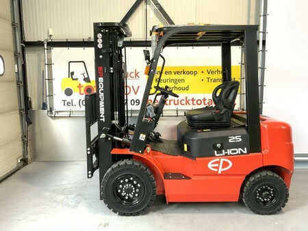 Elektro čtyřkolový VZV 2025 EP Equipment EFL252 Li-Ion hefhoogte 4,80 meter (1)