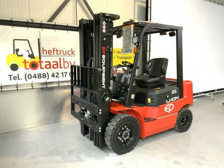 Elektro čtyřkolový VZV 2025 EP Equipment EFL252 Li-Ion hefhoogte 4,80 meter (2)