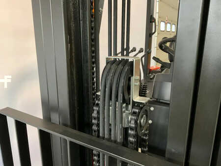 Carrelli elettrici 4 ruote 2025  EP Equipment EFL252 Li-Ion hefhoogte 4,80 meter (20)