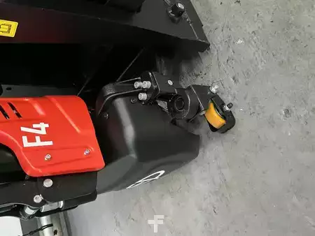 Wózki niskiego podnoszenia 2026  EP Equipment F4 Li-ion pallettruck met zwenkwielen (11)