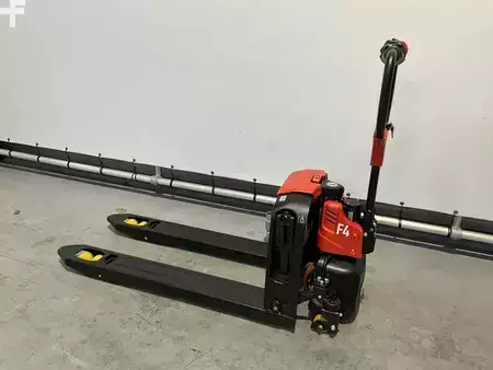Wózki niskiego podnoszenia 2026  EP Equipment F4 Li-ion pallettruck met zwenkwielen (3)