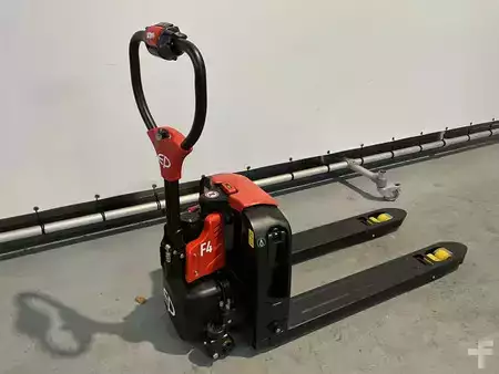 Wózki niskiego podnoszenia 2026  EP Equipment F4 Li-ion pallettruck met zwenkwielen (4)