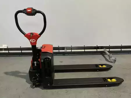 Wózki niskiego podnoszenia 2026  EP Equipment F4 Li-ion pallettruck met zwenkwielen (7)