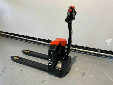 Nízkozdvižný vozík 2025 EP Equipment EPL 154 (2)