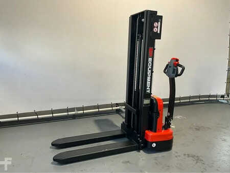 Pallet Stackers 2025  EP Equipment EST 124 hefhoogte 2,70 meter (1)