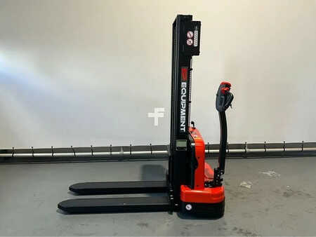 Pallet Stackers 2025  EP Equipment EST 124 hefhoogte 2,70 meter (2)