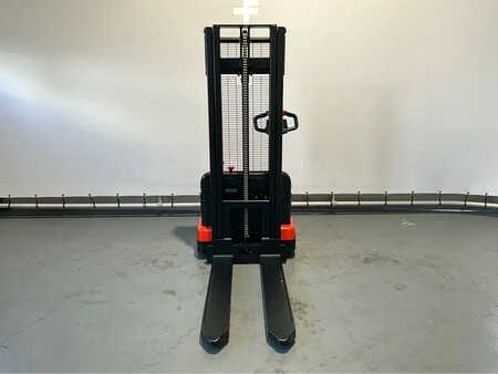 Pallet Stackers 2025  EP Equipment EST 124 hefhoogte 2,70 meter (4)