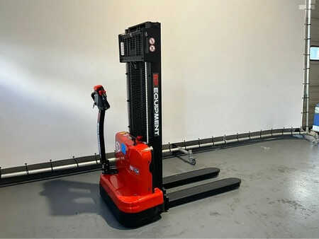 Pallet Stackers 2025  EP Equipment EST 124 hefhoogte 2,70 meter (7)
