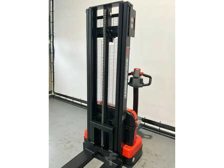 Pallet Stackers 2025  EP Equipment EST 124 hefhoogte 3,0 meter (10)