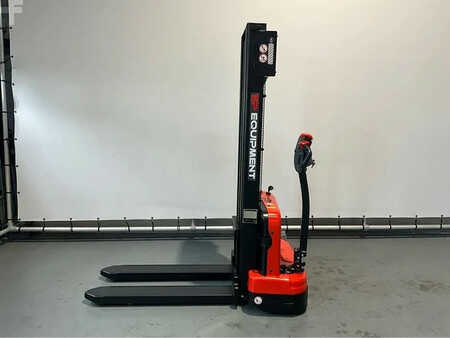 Pallet Stackers 2025  EP Equipment EST 124 hefhoogte 3,0 meter (2)