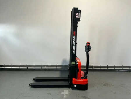 Pallet Stackers 2025  EP Equipment EST 124 hefhoogte 3,30 meter (2)