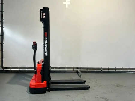 Pallet Stackers 2025  EP Equipment EST 124 hefhoogte 3,30 meter (8)