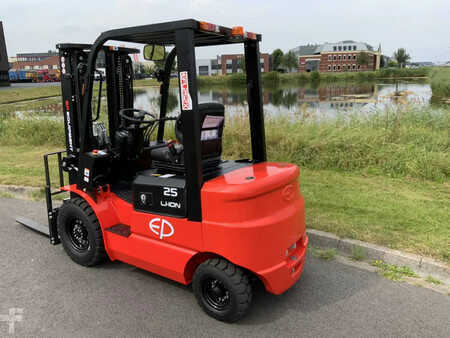 Elektro čtyřkolový VZV 2025 EP Equipment EFL 252 XS (2)