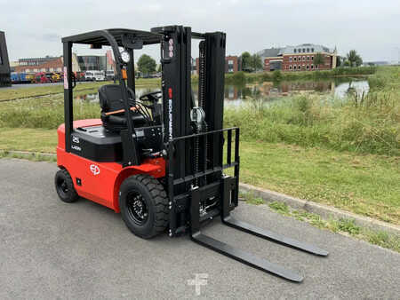 Elektro čtyřkolový VZV 2025 EP Equipment EFL 252 XS (3)