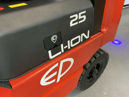 4 Wheels 2023  EP Equipment EFL252 Li-Ion met een hefhoogte van 4,8 meter (8) 