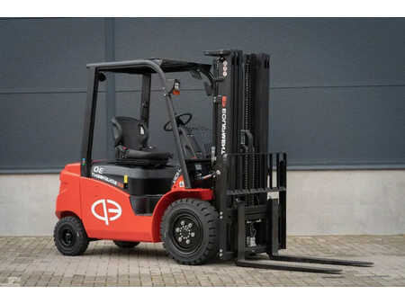 Elektro čtyřkolový VZV 2025 EP Equipment EFL303-S elektrische heftruck (3.000 kg) (1)