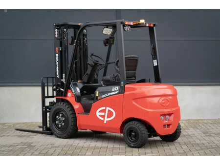 Elektro čtyřkolový VZV 2025 EP Equipment EFL303-S elektrische heftruck (3.000 kg) (2)