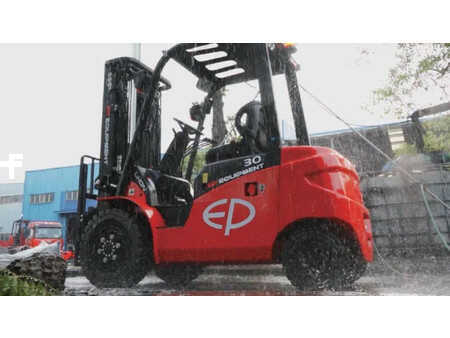 Elektro čtyřkolový VZV 2025 EP Equipment EFL303-S elektrische heftruck (3.000 kg) (3)