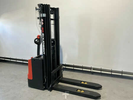 Pallet Stackers 2025  EP Equipment WSA161 stapelaar hefhoogte 4,50 meter (7)