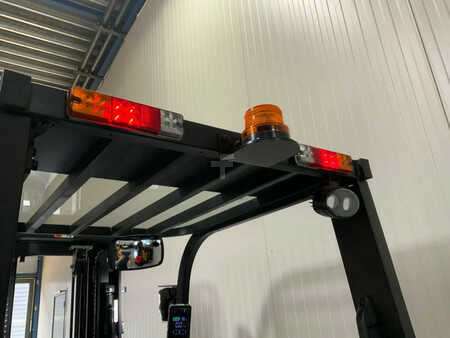 Sähkö - 4 pyör 2025  EP Equipment EFXZ-301-H Vorkheftruck (12)