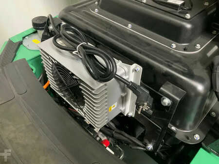 Sähkö - 4 pyör 2025  EP Equipment EFXZ-301-H Vorkheftruck (14)