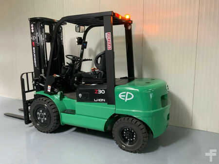 Sähkö - 4 pyör 2025  EP Equipment EFXZ-301-H Vorkheftruck (3)