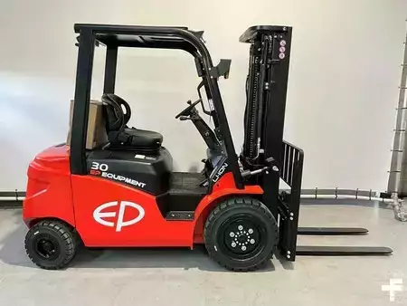 Chariots électriques à 4 roues 2026  EP Equipment EFL303-B met een hefhoogte van 4,80 meter (12)
