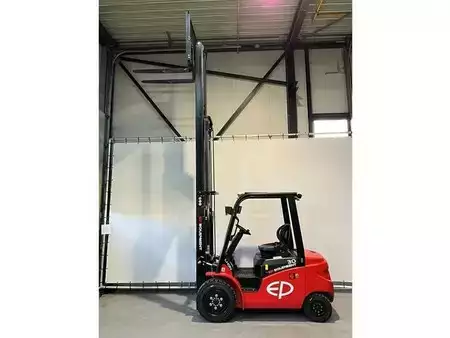 Chariots électriques à 4 roues 2026  EP Equipment EFL303-B met een hefhoogte van 4,80 meter (8)