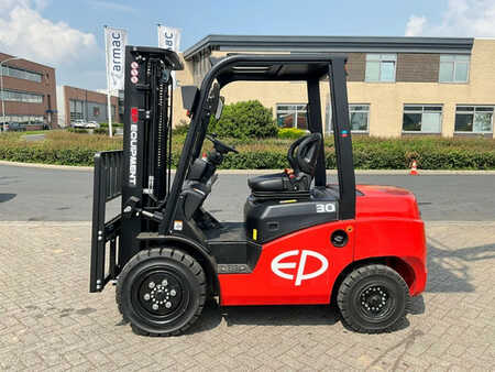 Chariot élévateur diesel 2023  EP Equipment CPCD30T8 (2) 