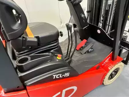 Empilhador diesel 2026  EP Equipment TCL152 - 4,3M Triplex - Freelift - Sideshift (12)