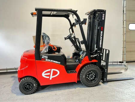 Chariot 4 roues électrique 2023  EP Equipment EFL253-B met een hefhoogte van 4,8 meter (7) 