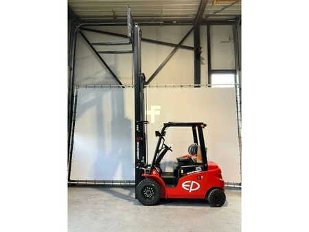 EP Equipment EFL253-B met een hefhoogte van 4,8 meter