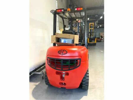 Electric - 4 wheels 2025  EP Equipment EFL 302 (3000KG) (8)