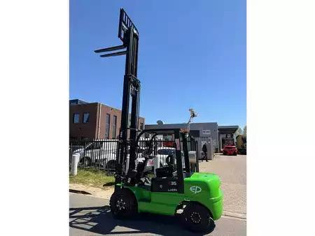 Empilhador diesel 2026  EP Equipment EFXZ351-H - 4,8M - Triplex - Freelift - Sideshift (11)