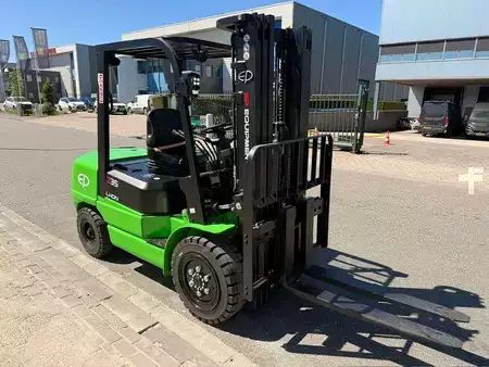 Empilhador diesel 2026  EP Equipment EFXZ351-H - 4,8M - Triplex - Freelift - Sideshift (8)