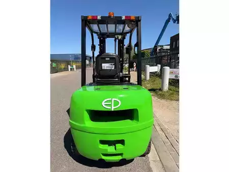 Empilhador diesel 2026  EP Equipment EFXZ351-H - 4,8M - Triplex - Freelift - Sideshift (9)