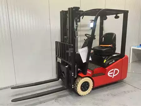 Empilhador diesel 2026  EP Equipment TCL152 - 4,5M Triplex - Freelift - Sideshift (1)