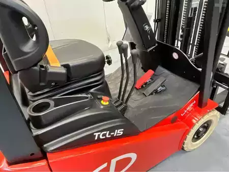 Empilhador diesel 2026  EP Equipment TCL152 - 4,5M Triplex - Freelift - Sideshift (10)