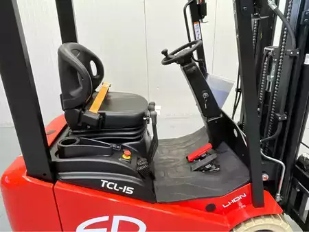 Empilhador diesel 2026  EP Equipment TCL152 - 4,5M Triplex - Freelift - Sideshift (11)