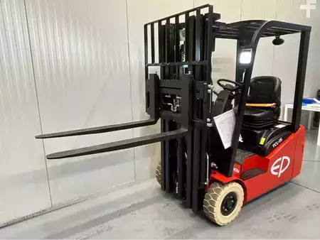 Empilhador diesel 2026  EP Equipment TCL152 - 4,5M Triplex - Freelift - Sideshift (2)