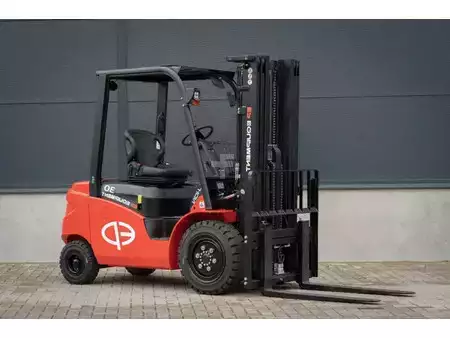 Chariots électriques à 4 roues 2026  EP Equipment EFL303-S elektrische heftruck (3.000 kg) (1)