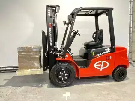 Chariots électriques à 4 roues 2026  EP Equipment EFL 353 li-ion met een hefhoogte van 4,80m (1)