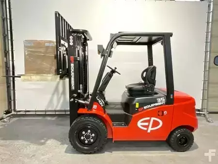 Chariots électriques à 4 roues 2026  EP Equipment EFL 353 li-ion met een hefhoogte van 4,80m (3)