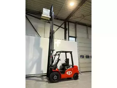 Chariots électriques à 4 roues 2026  EP Equipment EFL 353 li-ion met een hefhoogte van 4,80m (4)