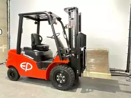 Chariots électriques à 4 roues 2026  EP Equipment EFL 353 li-ion met een hefhoogte van 4,80m (7)