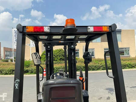 Dieselový VZV 2025 EP Equipment CPCD25T8 hefhoogte 4,80 meter (4)