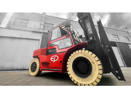 Elektro čtyřkolový VZV 2025 EP Equipment EFL 702 elektrische heftruck (7.000 kg) (1)